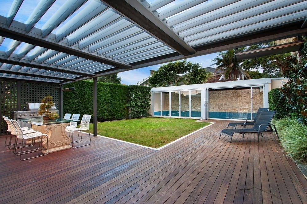 shutterstock_399643651 Deck