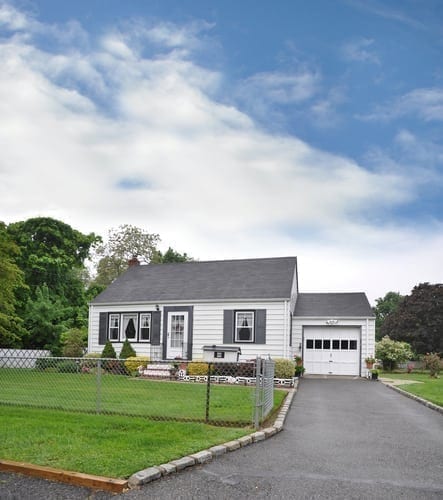shutterstock_128222075 Aluminum Fence