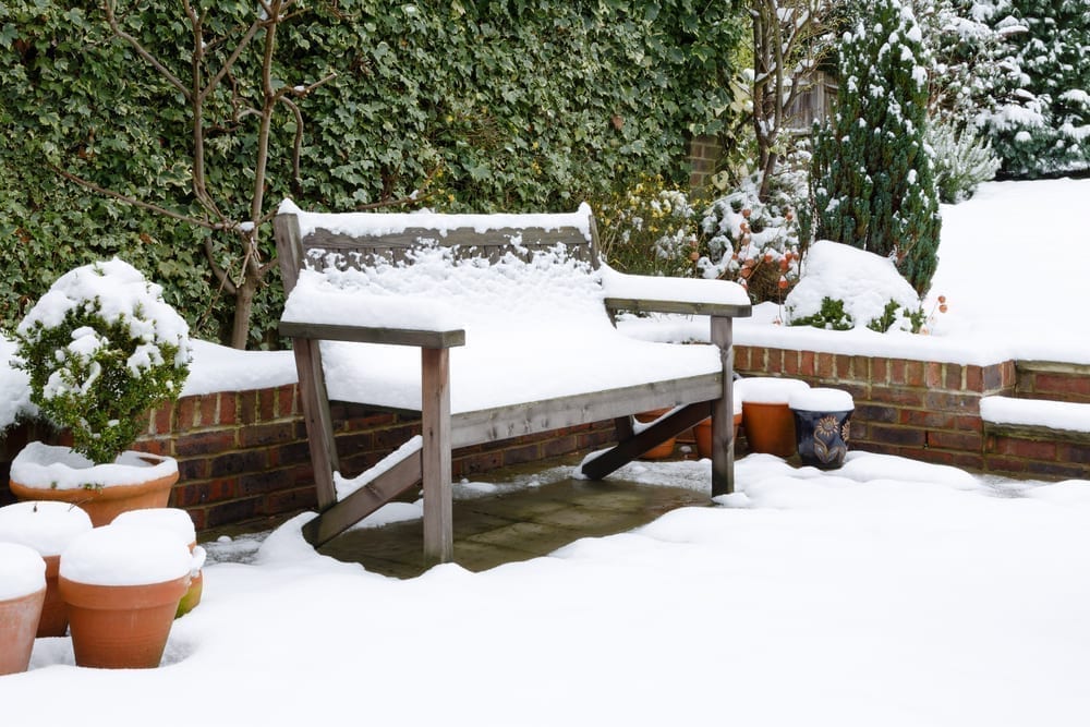 shutterstock_159690014 wood deck