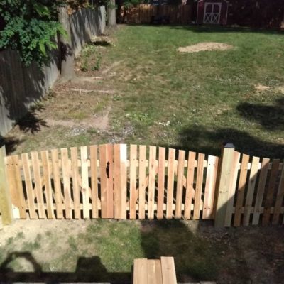 Cedar Picket with Dip and Double Gate 