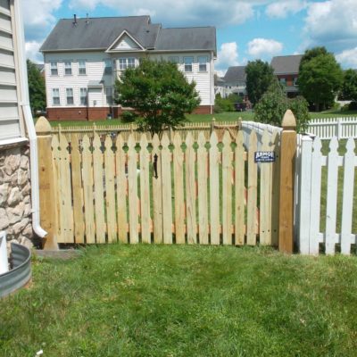 Colonial Gothic Picket Gate