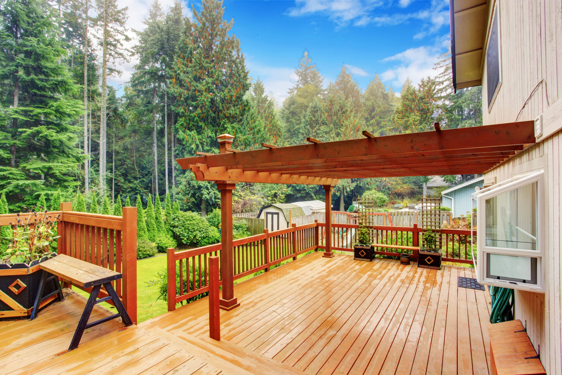RSshutterstock_203365615 deck service