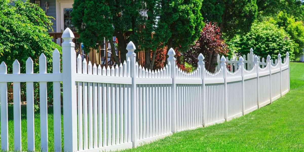 vinyl fence in Fredericksburg, VA